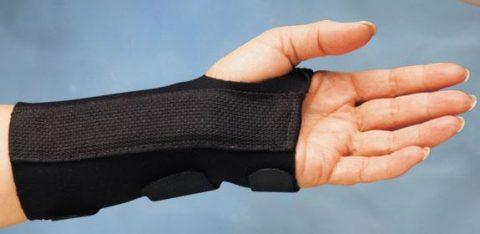 Comfort Cool D Ring Wrist Orthosis Small Left